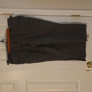 Women’s Olive Cargo Capri Pants